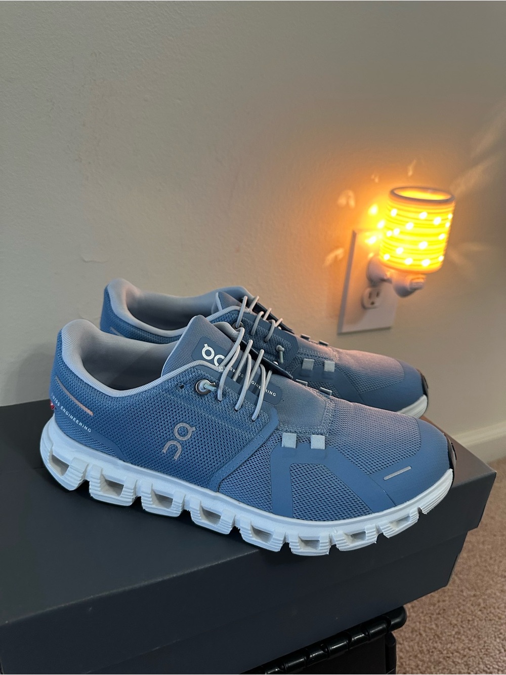 On Cloud 5, Women’s Athletic Shoes — Chambray/White. Size 9